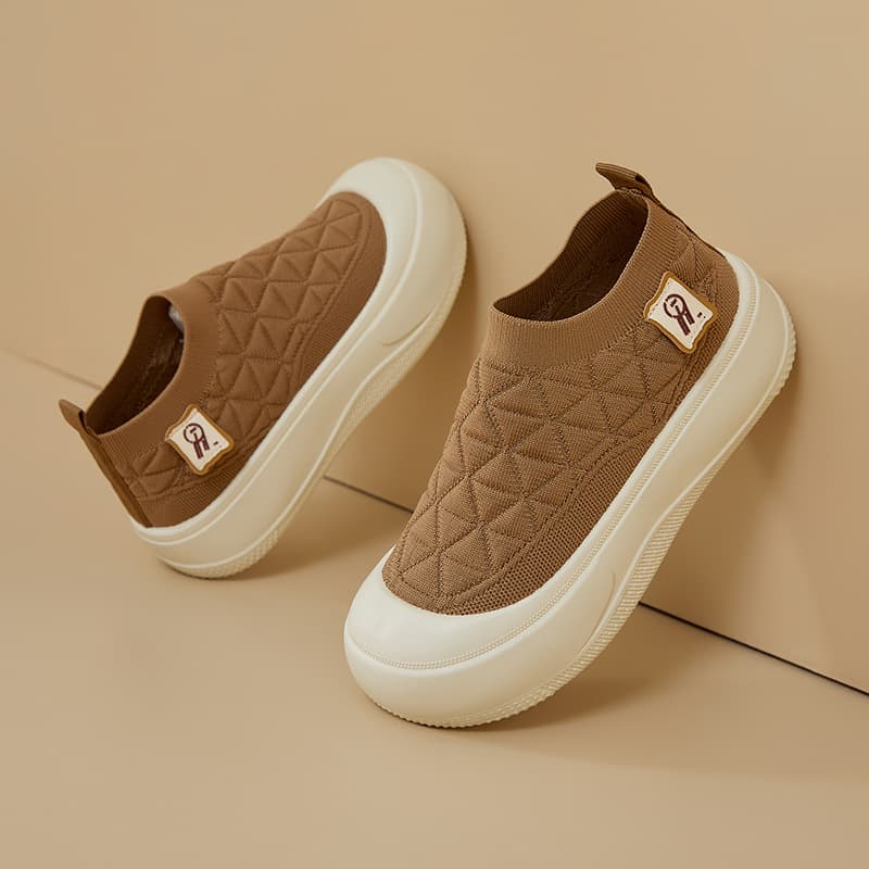 2025 New Spring and Autumn Cloth Shoes Casual Shoes Flywoven Sports Soft Sole Slip-on Non-slip Comfortable Lightweight Women's Shoes for Moms