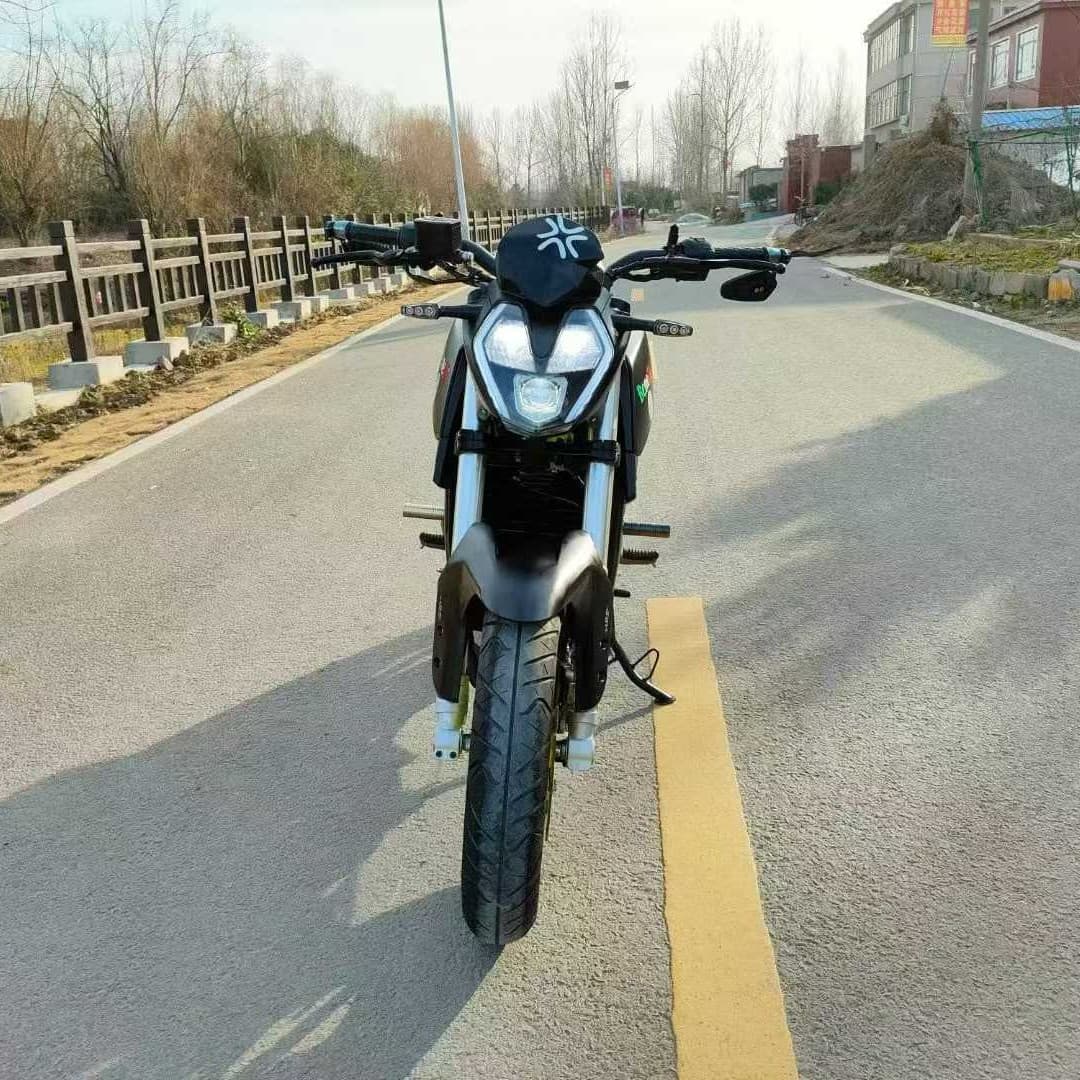 Benelli TNT Street Motorcycle, Single Cylinder Water-Cooled EFI, 250cc Displacement, Men's Cross-Country