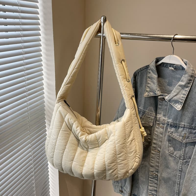 2026 New Solid Color Tote Bag Large Capacity Trendy Versatile Fashion Bag Pleated Niche Casual Women's Bag
