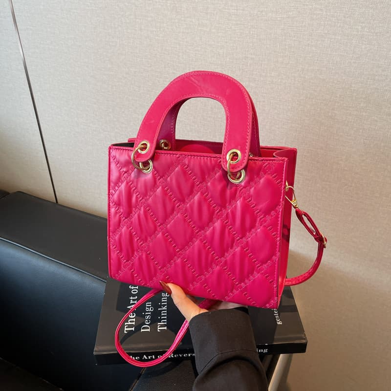Large Capacity Fashionable Textured Quilted Diamond Pattern 2025 Trendy Contrast Color Shoulder Crossbody Light Luxury Handbag for Women