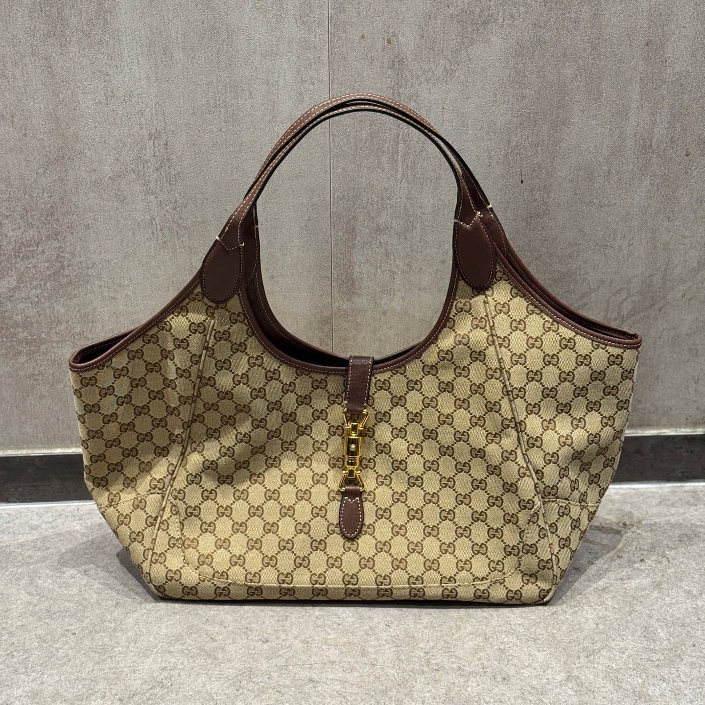 Vintage Handbag Underarm Bag Brand Evening Bag with Clasp Hardware Single Shoulder Crossbody Handbag in Large, Medium, and Small Sizes