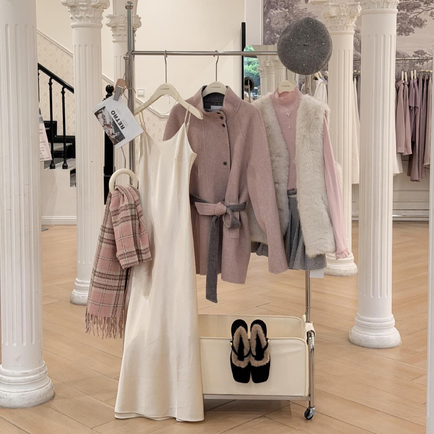 High-quality domestic brand overstock women's clothing, withdrawn luxury labeled from malls, live streaming physical supply chain.