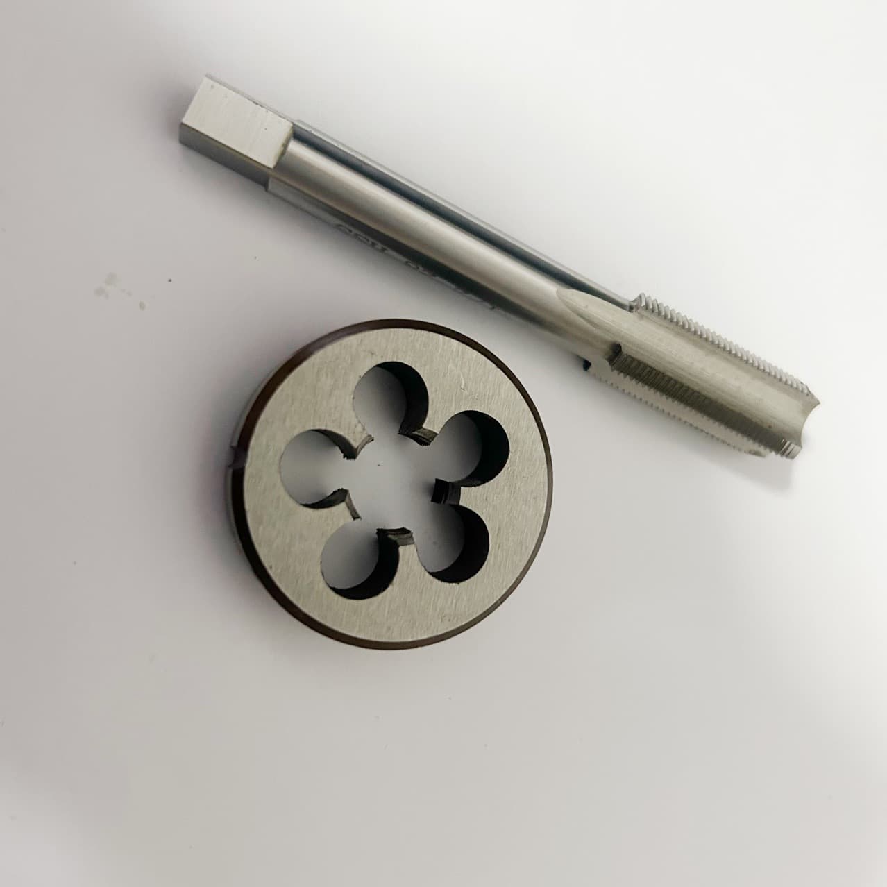 American standard tap set, tap + round die