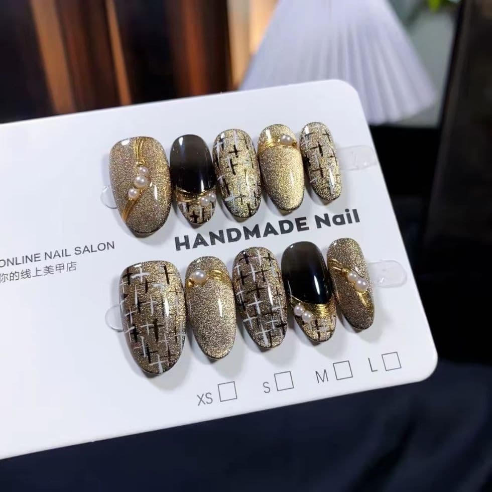[E635 Chaebol’s daughter] Handmade short ins black gold cat eye small fragrance hand-painted boutique wearable nail art piece