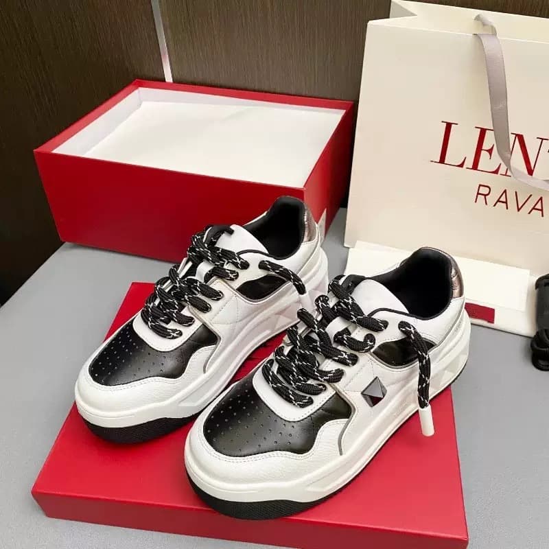 Correct Version Sports Shoes V Brand Rivet Decoration Casual Round Toe Fashion Couple Thick Sole Platform Shoes