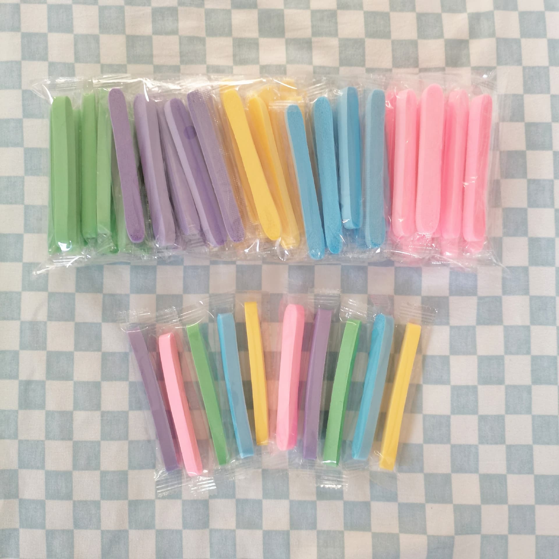 Individually packaged Caiwei compressed facial cleansing puffs transform into seaweed-like facial cleansing puffs when soaked in water; portable compressed strips for makeup removal.