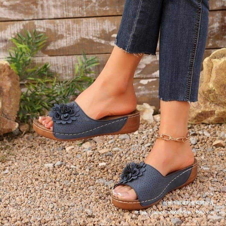 Women's Cross-Border Slippers 2026 Summer Ladies Outdoor Wedge Flower Sandals Beach Shoes