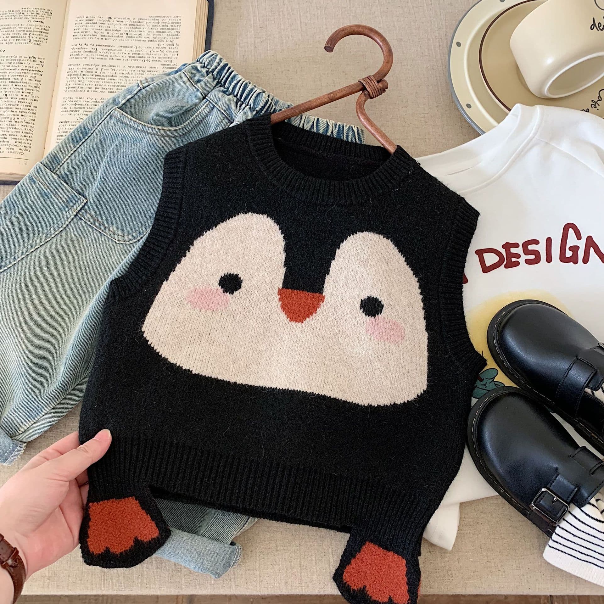 Cute children's sweater knitted vest, autumn style, Korean style, versatile, round neck, sleeveless, outerwear, vest for boys