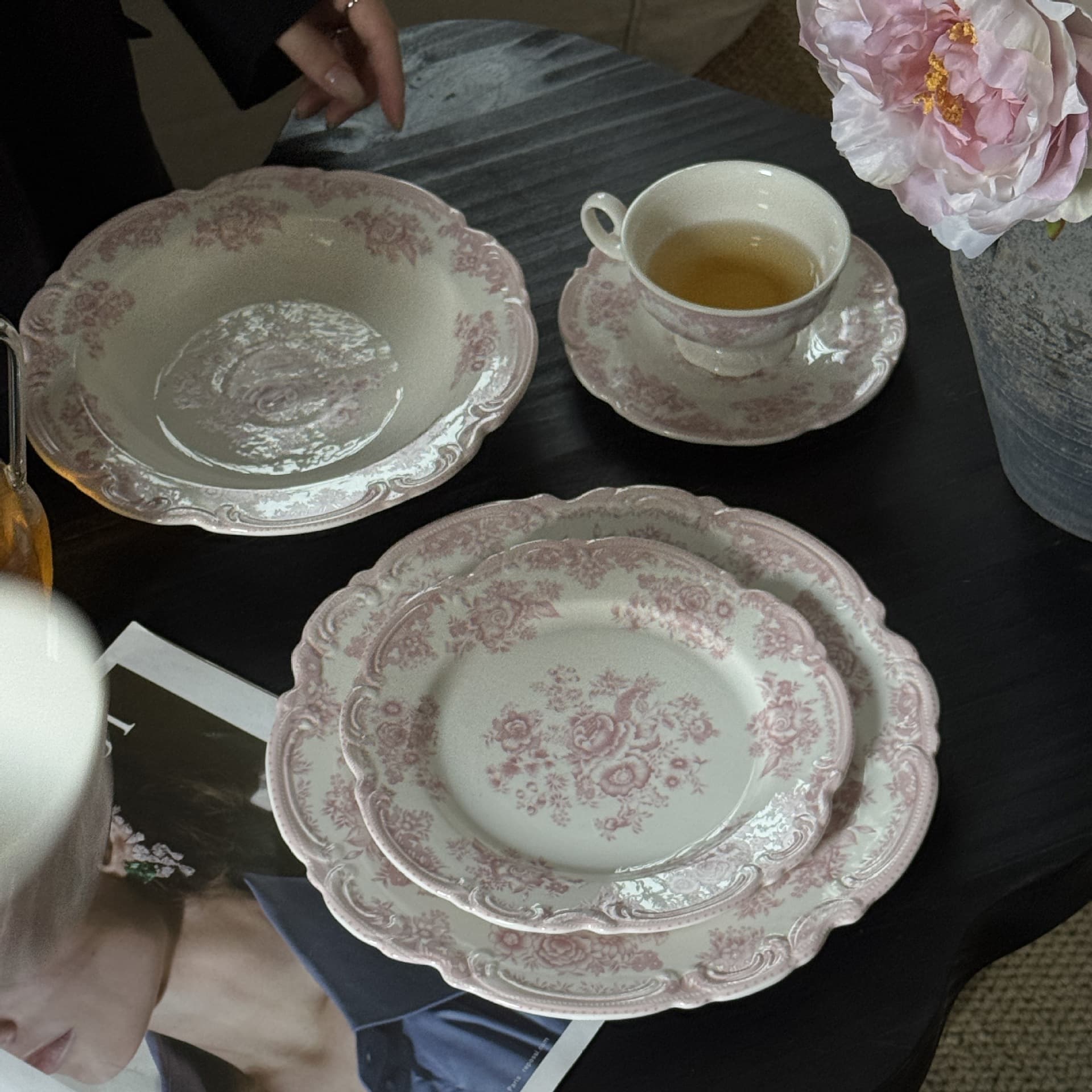 French Vintage Pink Floral Relief Ceramic Dinner Plate, High-End Dessert Plate, Pasta Plate