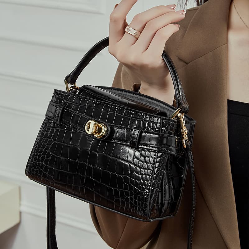 Crocodile Pattern Cowhide Handbag Women 2026 New Genuine Leather Bag Simple Handbag Shoulder Crossbody Small Square Bag