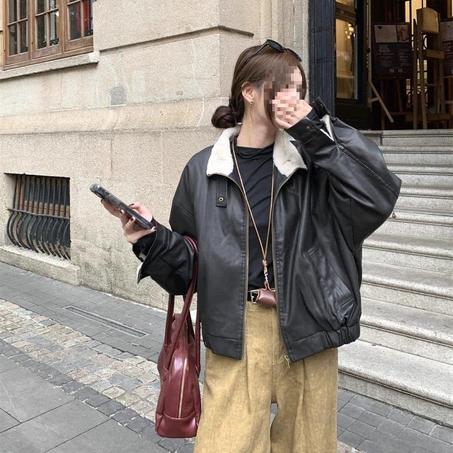 American retro black shearling jacket for women, autumn and winter style, fleece-lined and thickened short motorcycle jacket