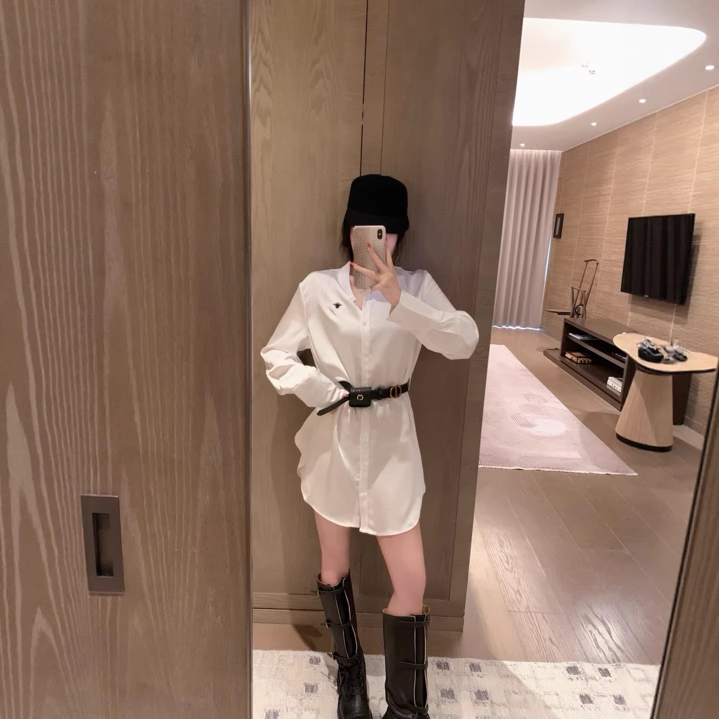 Little Bee Embroidered Women's Blouse with Waist Bag, Celebrity-Style Acetate Blouse, Loose and Slimming Mid-Length Shirt