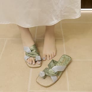 Fairy Rhinestone One-Strap Sandals for Women 2026 Summer New French Style, Flat Toe-Loop Sandals, Pairs with Dresses