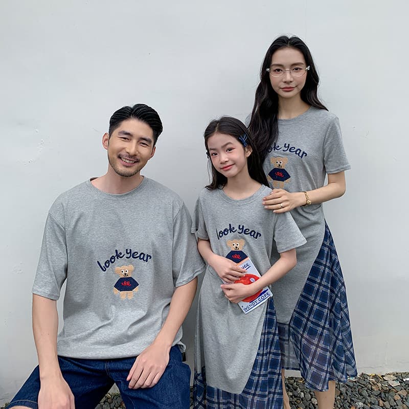 Family Matching Summer Outfits for a Family of Three, 2026 New Style, Bear Embroidery, Gray T-Shirt, Pure Cotton Short-Sleeve Mother-Daughter Dress
