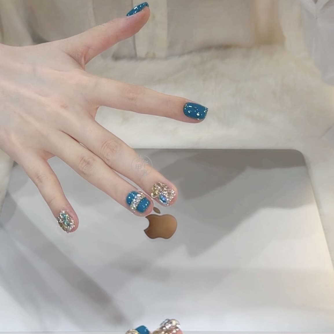 [Blue Diamond] Handmade Wearable Nails Fashion Blue Full Diamond High-end Cat Eye Pure Desire Whitening Short Nail Art
