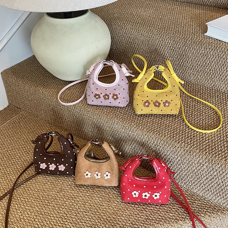 Sweet and cute little flower girl's handbag, stylish polka dot mini baby crossbody bag, autumn and winter new children's bag