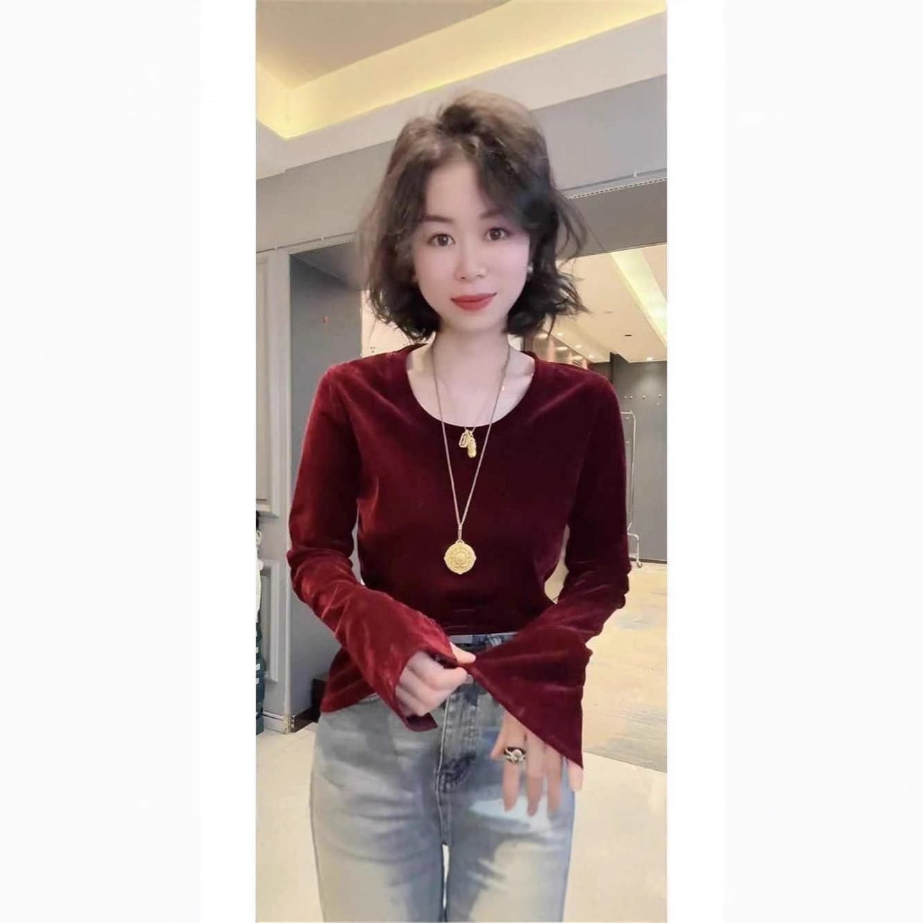 2026 Autumn/Winter New Velvet Plus Size Long-Sleeve Top with Side Slits for Women, Loose Fit, Slimming Fashion Base Layer
