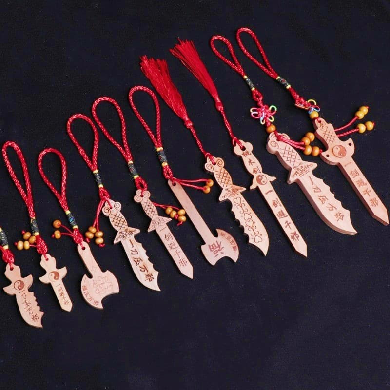 Factory direct supply of peach wood with red rope, swords, axes, and baby/pregnant woman portable peach wood sword pendants for street vendors and night markets.