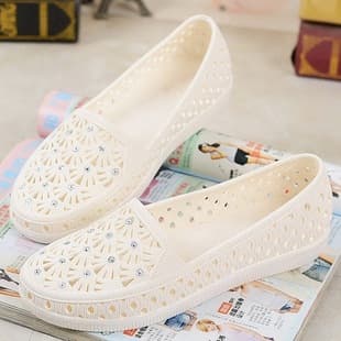 Summer Hollow Toe Sandals Mother Shoes Beach Shoes Women's Crocs Casual Flat Non-slip Nurse Shoes White Mesh Shoes