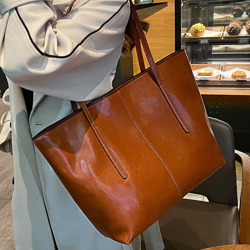 2026 Spring New Commuting Versatile Casual Ladies European and American Retro Large Capacity Portable Shoulder Tote Bag for Women