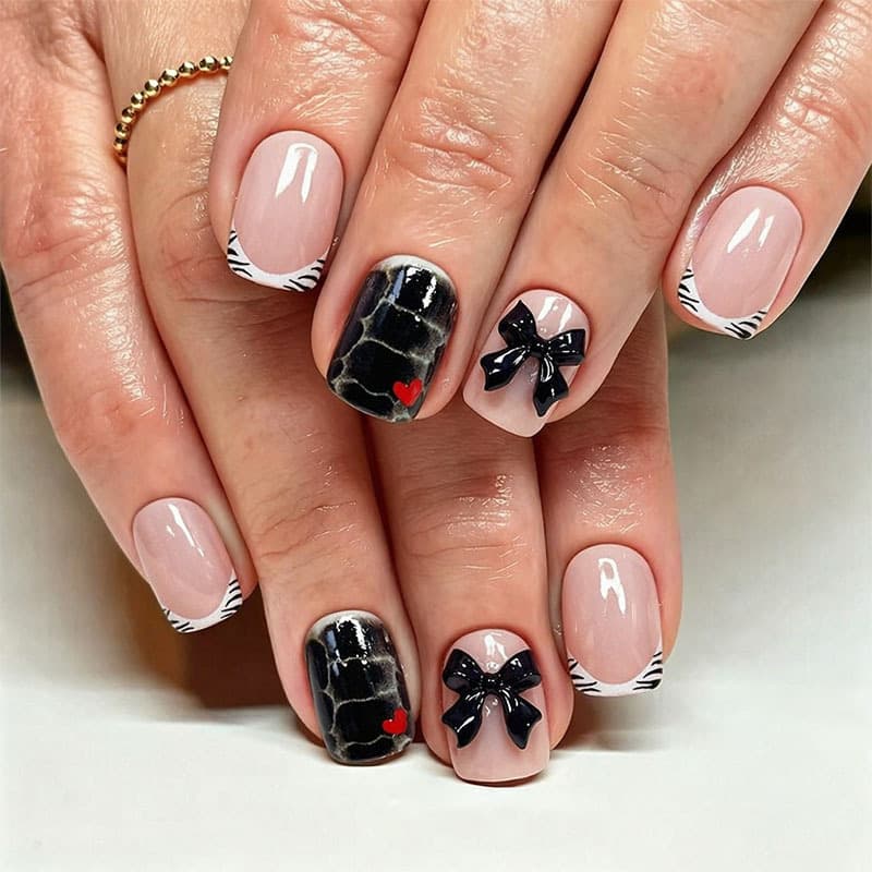 Short square nails, zebra pattern, French false nails, black three-dimensional bow, crocodile pattern manicure, autumn and winter wear nails