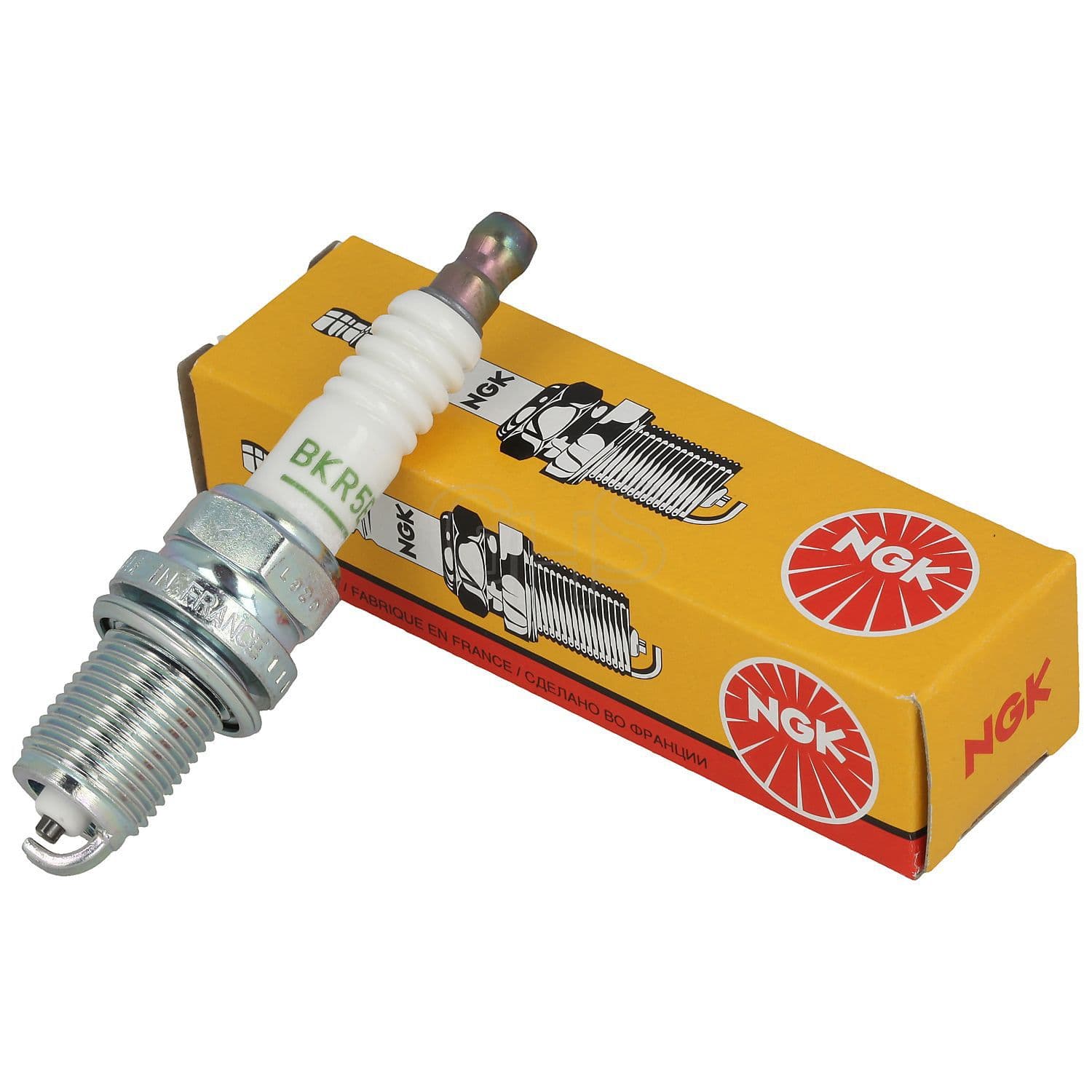 MS851357 suitable for Mitsubishi Pajero Jinchang V31 4G64 Outlander Lancer spark plug BKR5E-11