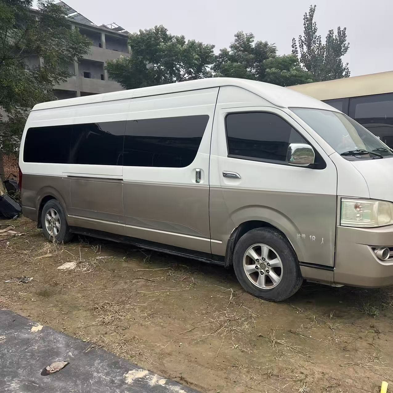 Cross-border Used Toyota Hiace Minibus Cross-border Business Reception Commute Vehicle 14-Seat 17-Seat Business Bus
