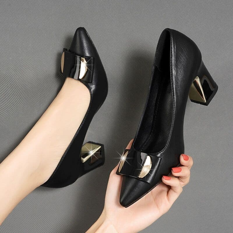 Factory direct sales of soft leather, non-rubbing women's high heels, 2024 spring new style, pointed toe, chunky heel, comfortable work shoes.