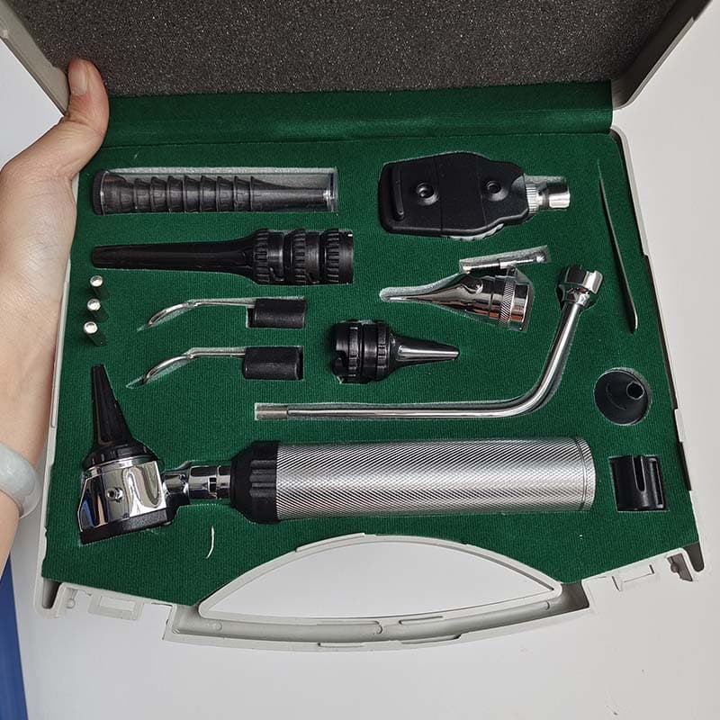Facial features examination set, ophthalmoscope, ophthalmoscope, otoscope, nose dilator, throat examination, etc. Small animal endoscope