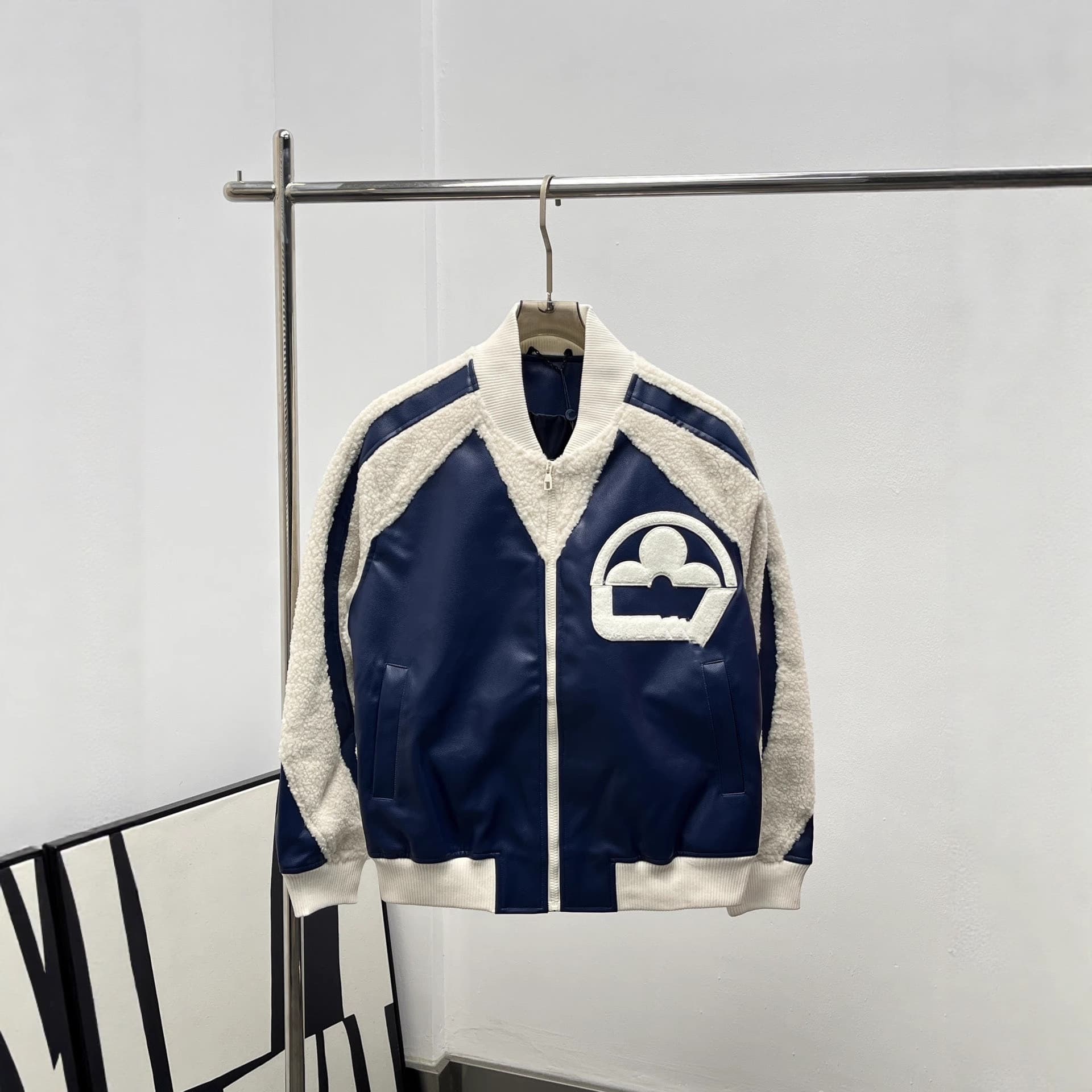 25 European and American Style Baseball Jacket for Men and Women with Letter Bead Trim, Checkered Leather Sleeves, Fashion Outerwear
