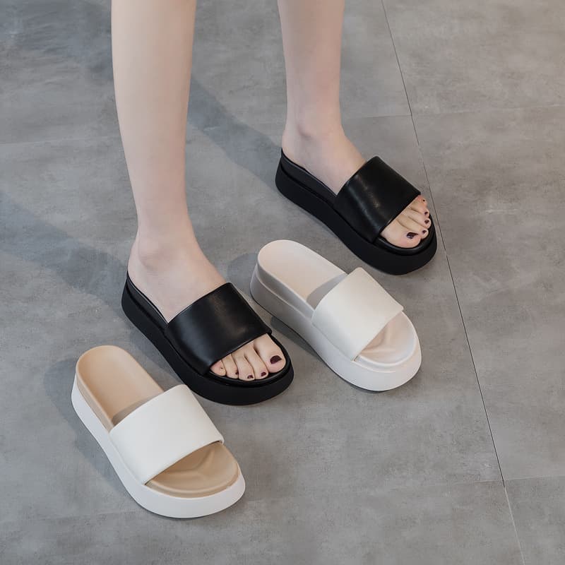Korean-style versatile slippers for women, summer outdoor beach shoes 2026 new thick-soled sandals with genuine leather mid heel