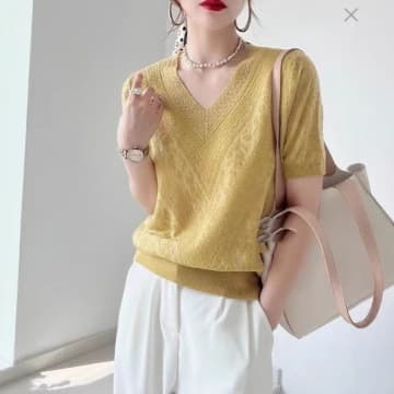 European Design V Neck Knitted T-Shirt for Women 2025 Summer New Style Versatile Loose Sense of Design Slim Short-Sleeved Knitwear