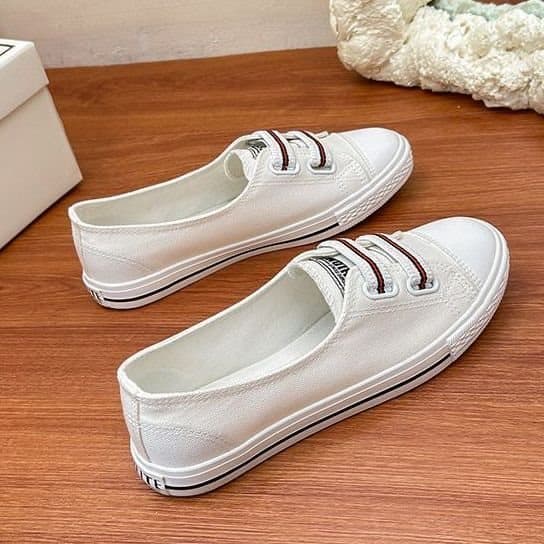 Shallow mouth canvas shoes 2026 niche versatile flat bottom nurse white shoes thin white shoes lightweight sneakers cotton