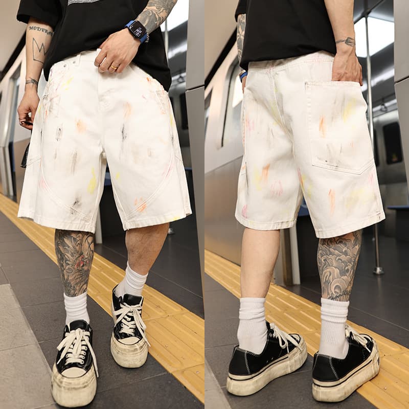 Heavyweight, loose-fitting curved mid-length shorts, niche graffiti-print, fashionable and luxurious white denim mid-length shorts
