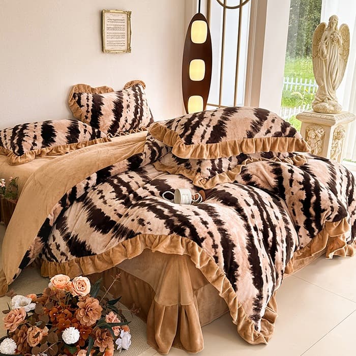 2025 Winter New Thickened Warm Milk Fleece Four-Piece Set Milk Fleece Lace Four-Piece Set Factory Wholesale