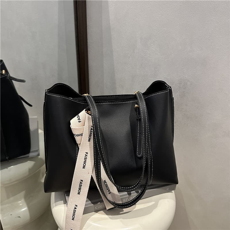 Large-capacity bag 2025 new simple solid color women's bag fashionable commuter shoulder bag college student class bag