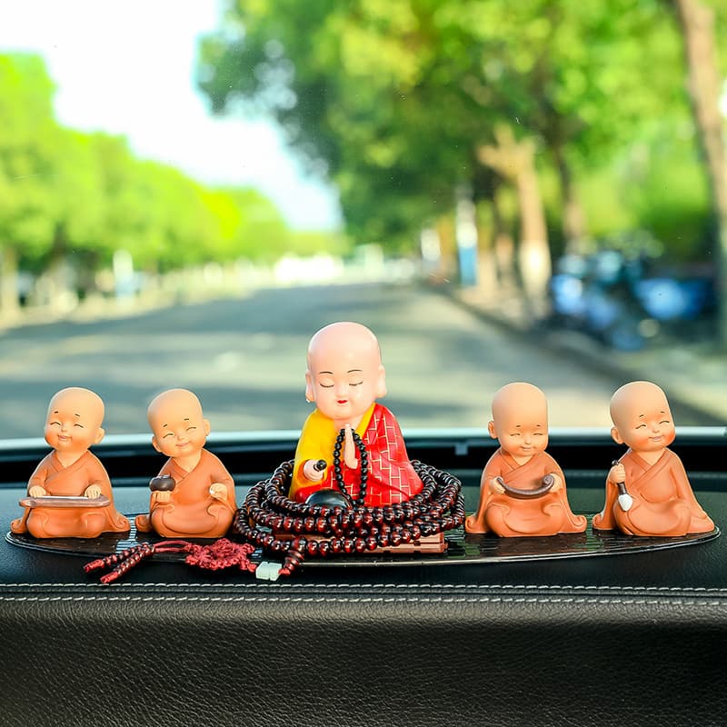 Chinese-style Solar-Powered Monk Chanting Robe Car Interior Decoration Zen Little Monk Dashboard Ornament Car Figurine