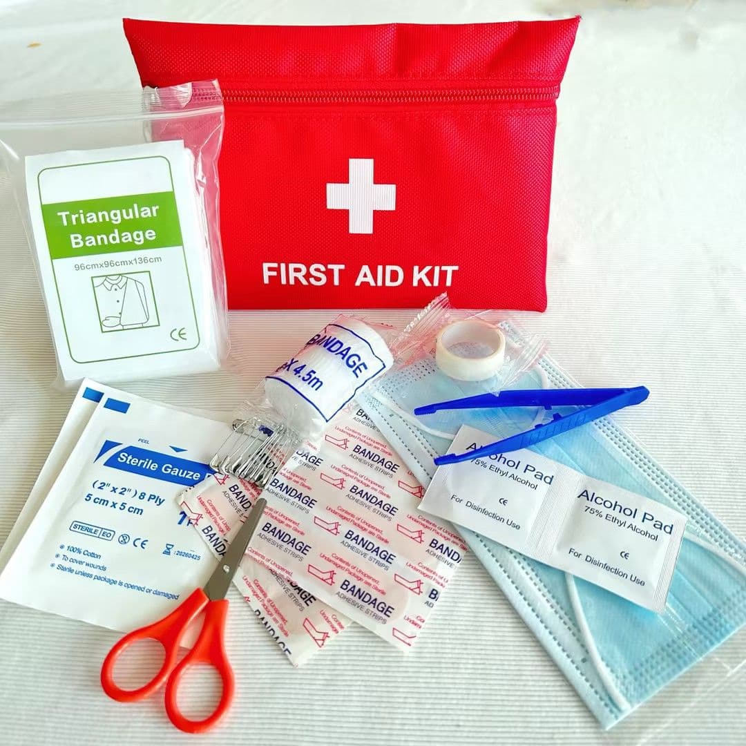 Factory direct sales of travel emergency kits, portable emergency bags, home and outdoor first-aid kits. Logo customization available.