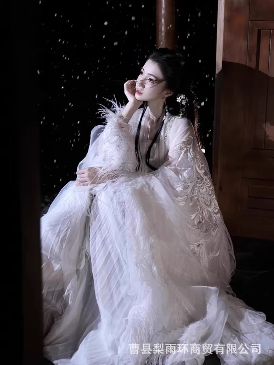 Ethereal Ancient Costume Exotic Peacock Hanfu Women's Heavy Embroidery Chest-high Ru Skirt Hezi Skirt Large Sleeve Robe Summer New Arrival