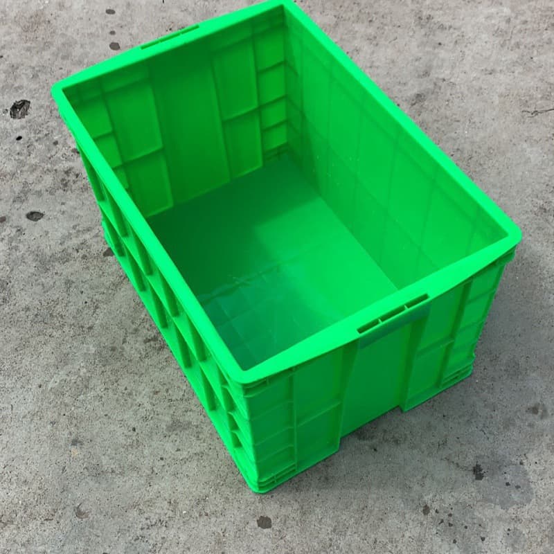 Extra-large rectangular plastic storage basket with lid for food logistics and aquaculture.