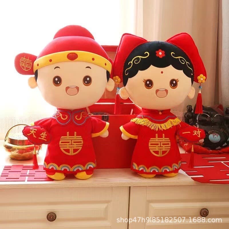 A pair of wedding dolls, plush toys, for decorating the wedding room and giving as a high-end bedside gift.