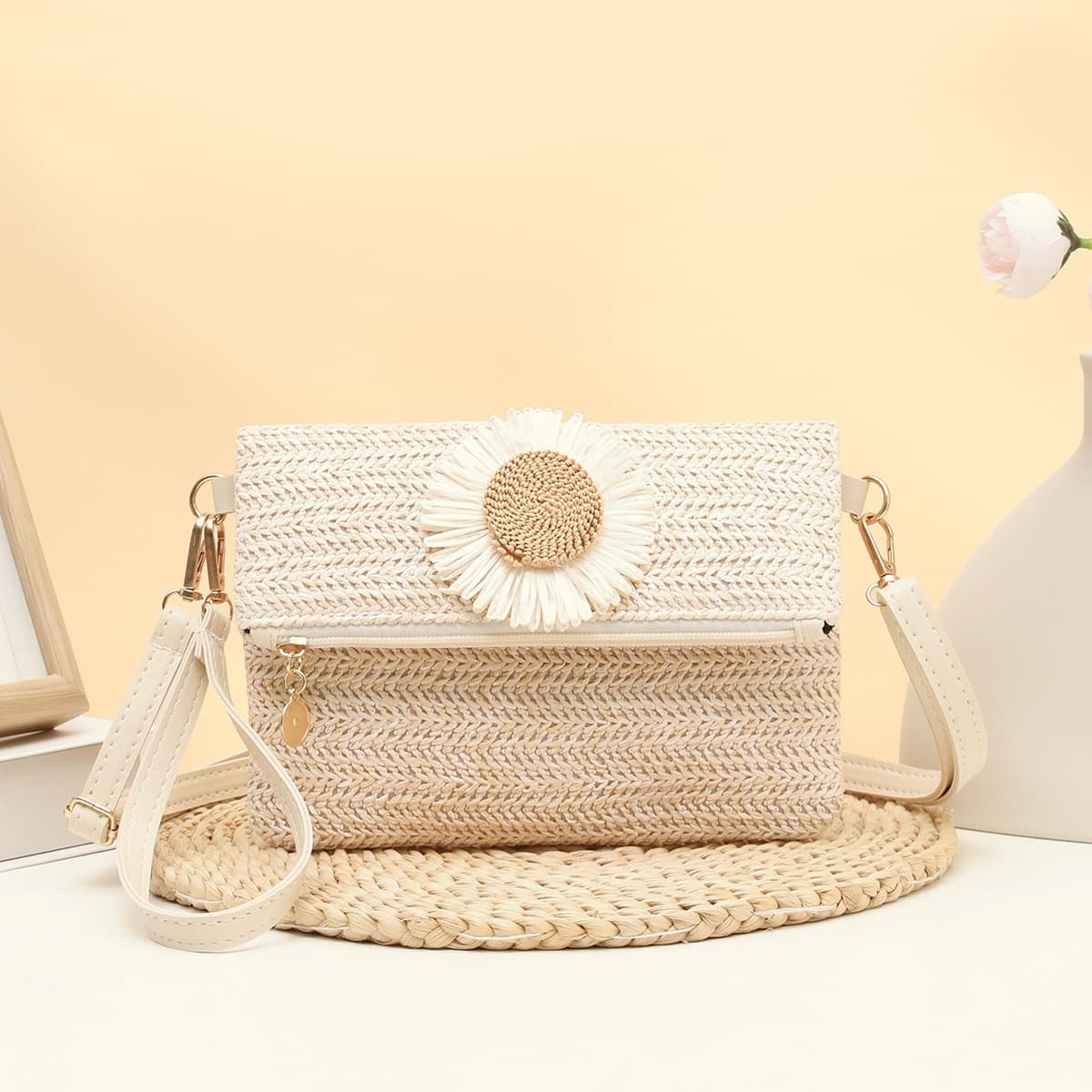 Cute Girl Flower Woven 2026 New Trend Sunflower Fresh Straw Woven Chain Crossbody Small Square Women's Bag