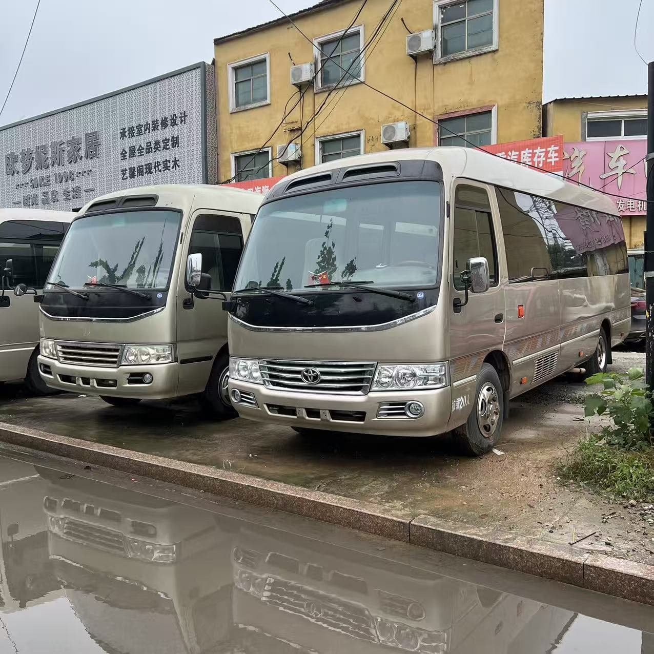 Cross-border supply 20-seater business Toyota Coaster minibus business vehicle 23-seater -17-seater minibus