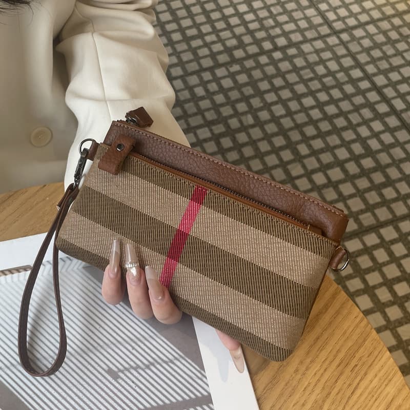 Spring and summer small bags for women 2026 new trendy Internet celebrity small square bags, fashionable and versatile, foreign-style women's single shoulder crossbody bag trendy