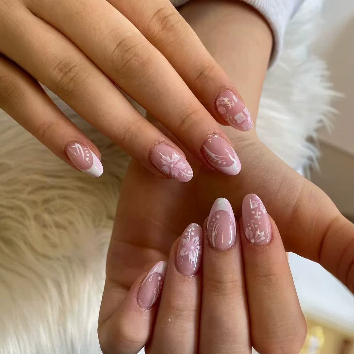 Pink Snow French Style New European and American Cross-Border Hot Selling Almond Shape Bright Finish Minimalist High-End Wearable Nails 24 Pieces