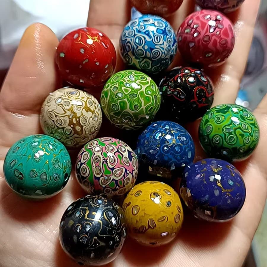 Factory direct sales of 20mm large lacquer beads inlaid with mother-of-pearl. Large quantities available at great prices. Wholesale, intangible cultural heritage, retro style, street vendor/live stream source bracelets.