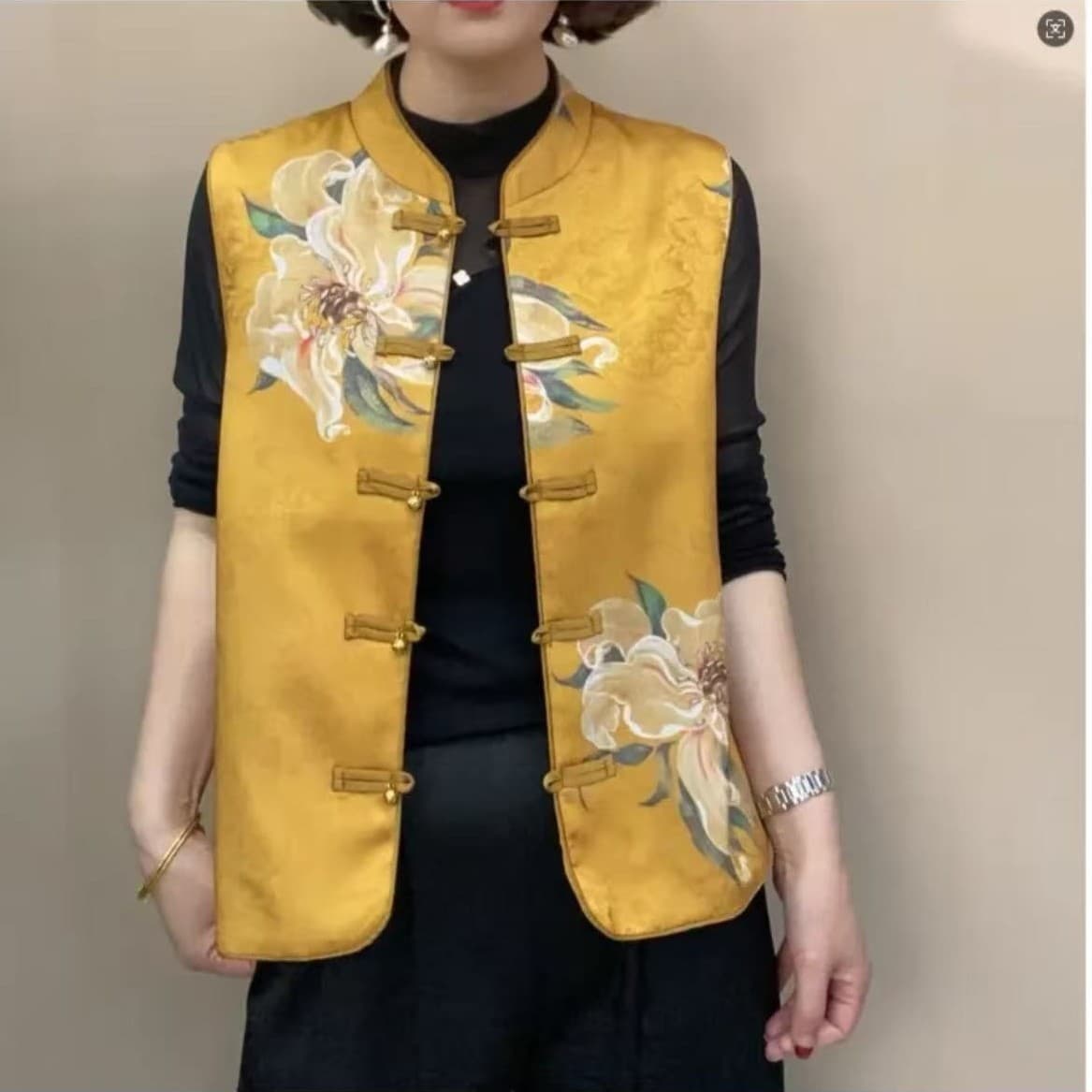 New Chinese Style Jacquard Vest Short Jacket for Women, 2025 Spring New Design Retro Frog Button Sleeveless Vest