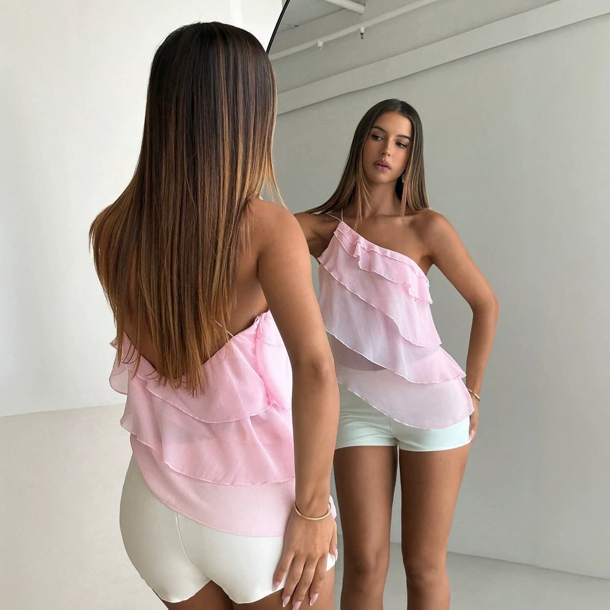 G26T428 2026 French-style Irregular Ruffle Single-Shoulder Camisole Top for Women New Design with Flowing Ribbon