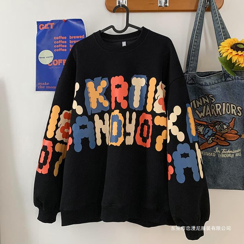 High-quality 2024 autumn style 400g heavyweight fun letter print couple color block round neck sweatshirts in black and apricot.