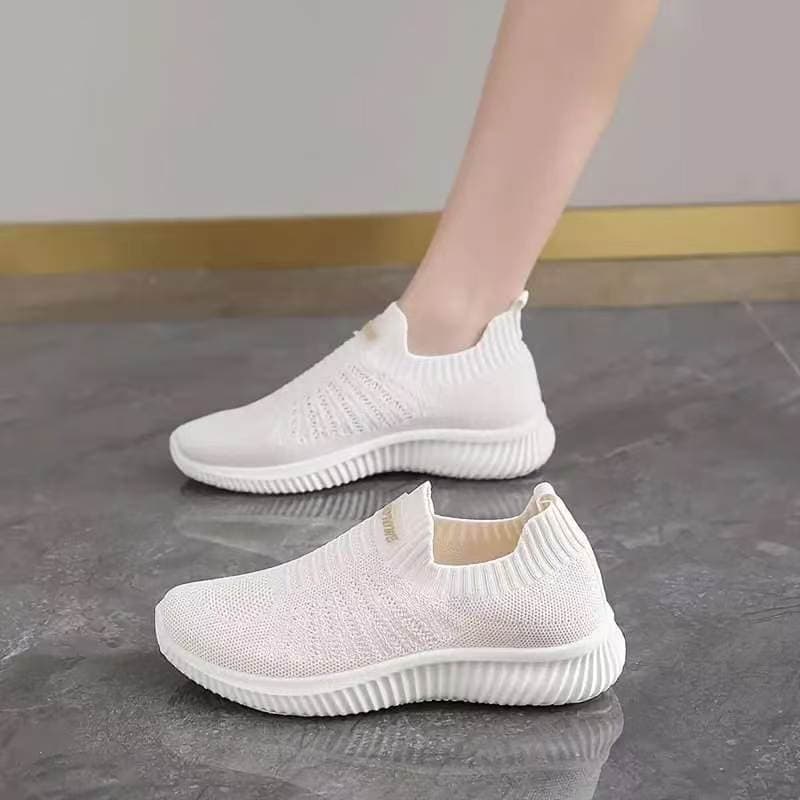 Women's Sneakers for Middle-aged and Elderly, Lightweight Flat Mesh Shoes, Non-slip Soft Sole, Summer Fly-knit Breathable Cloth Shoes
